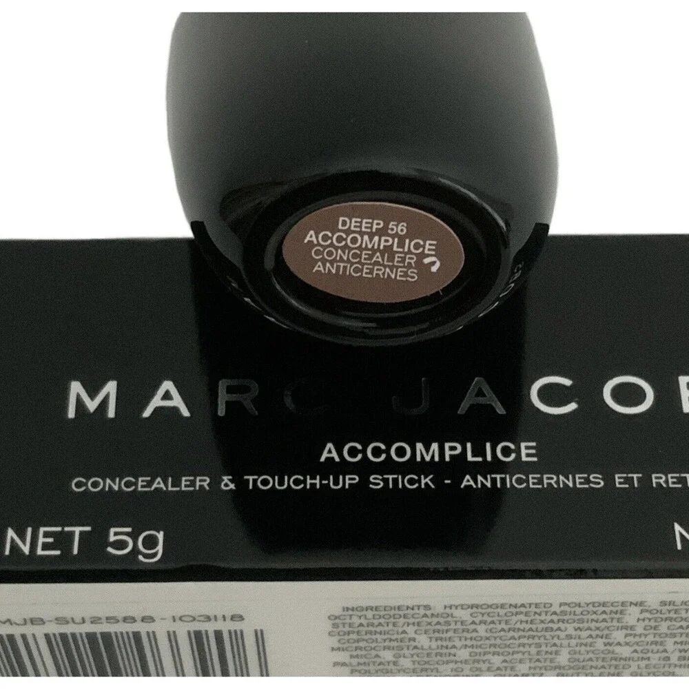 Marc Jacobs Accomplice Deep 56 Concealer & Touch Up Stick Net 5g